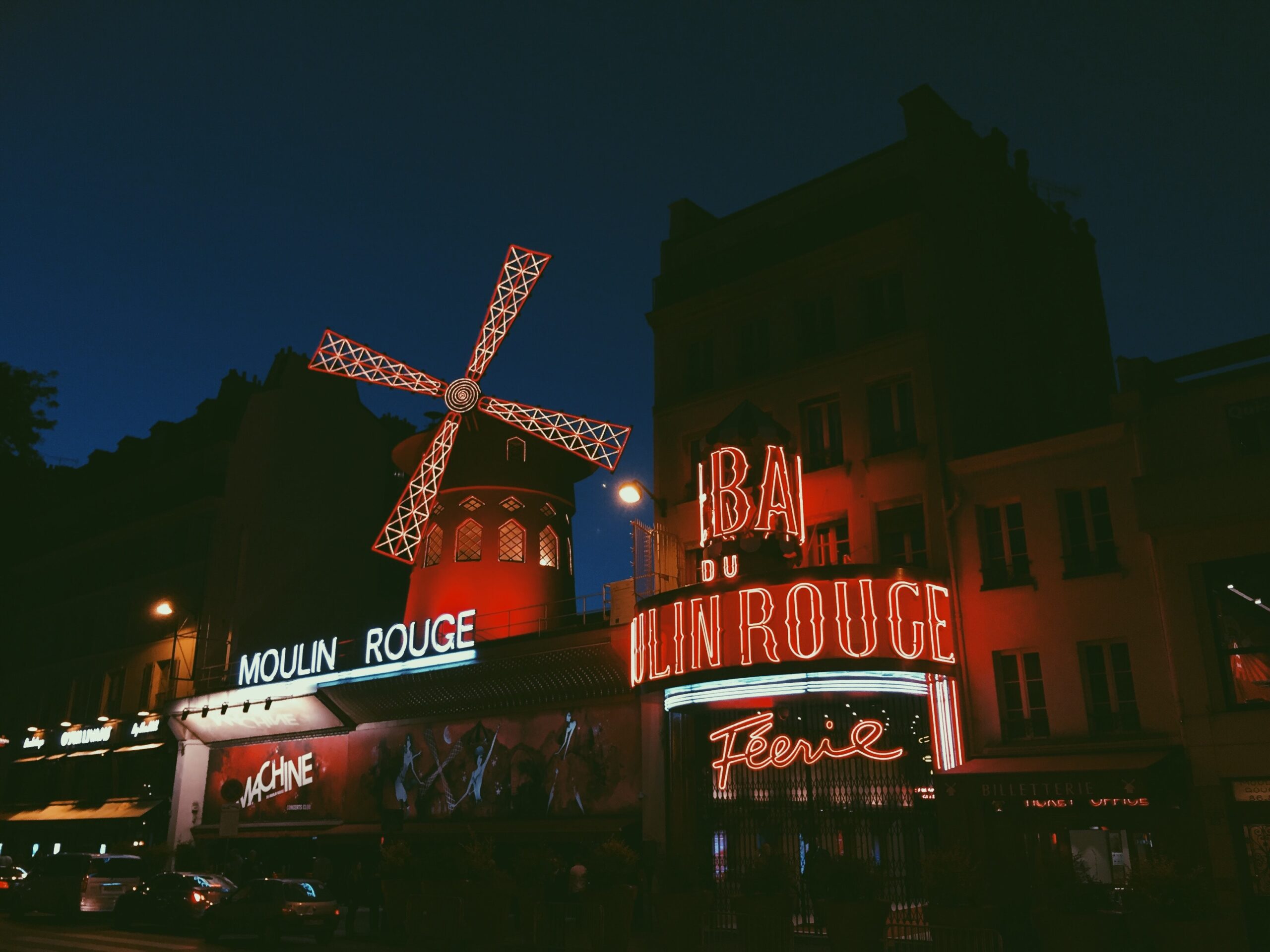 Premium External Signage in Dubai by Top Digital Printing Company